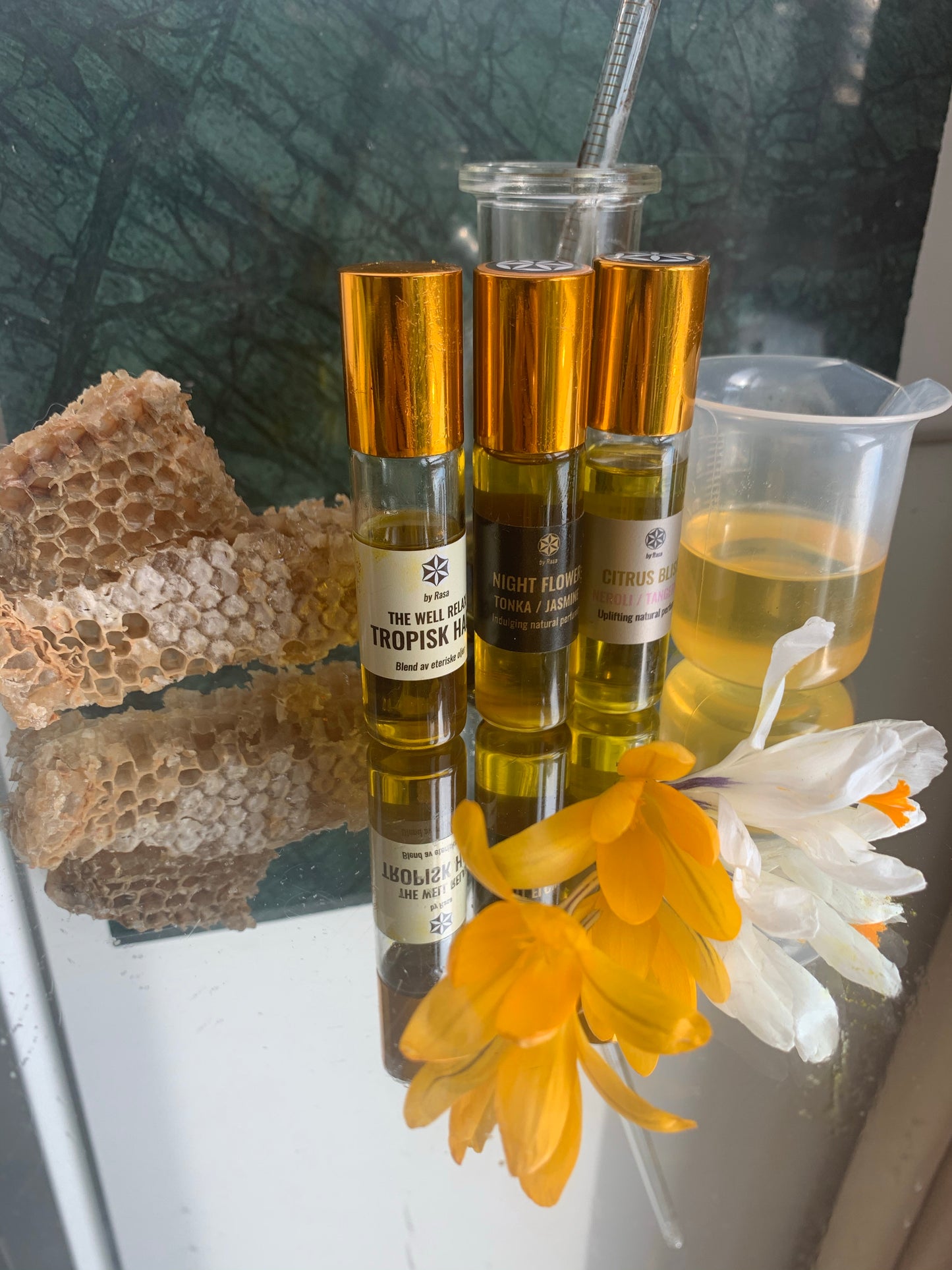 NIGHT FLOWER 100% Natural origin serum stainless steel roll on 10 ml.