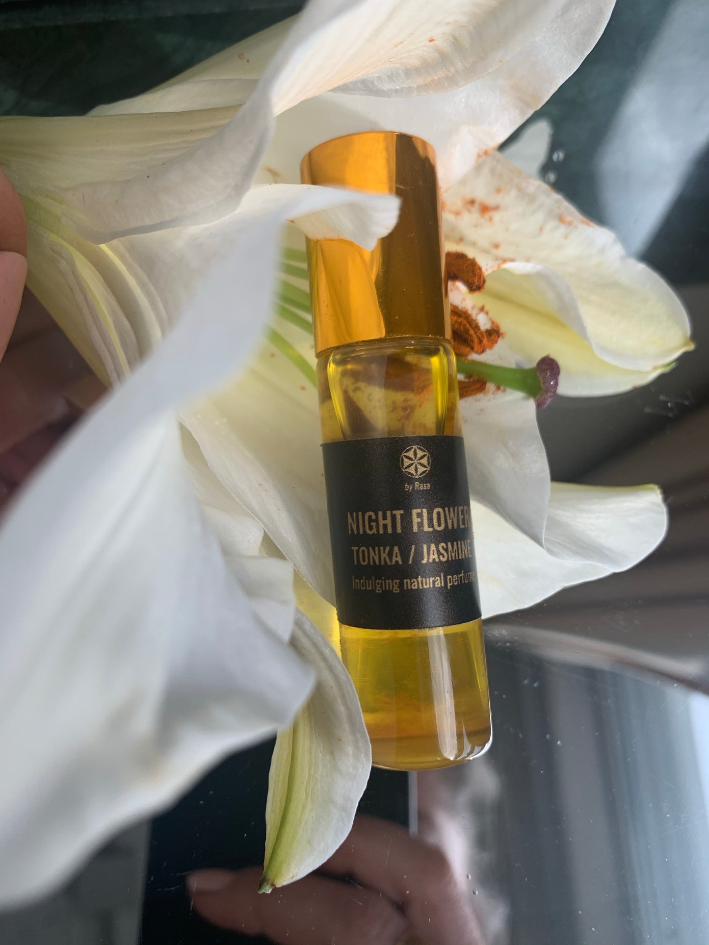 NIGHT FLOWER 100% Natural origin serum stainless steel roll on 10 ml.